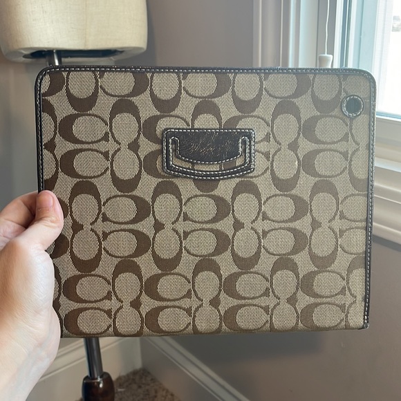 Coach ipad case size 10 x 7.5 - Picture 4 of 5